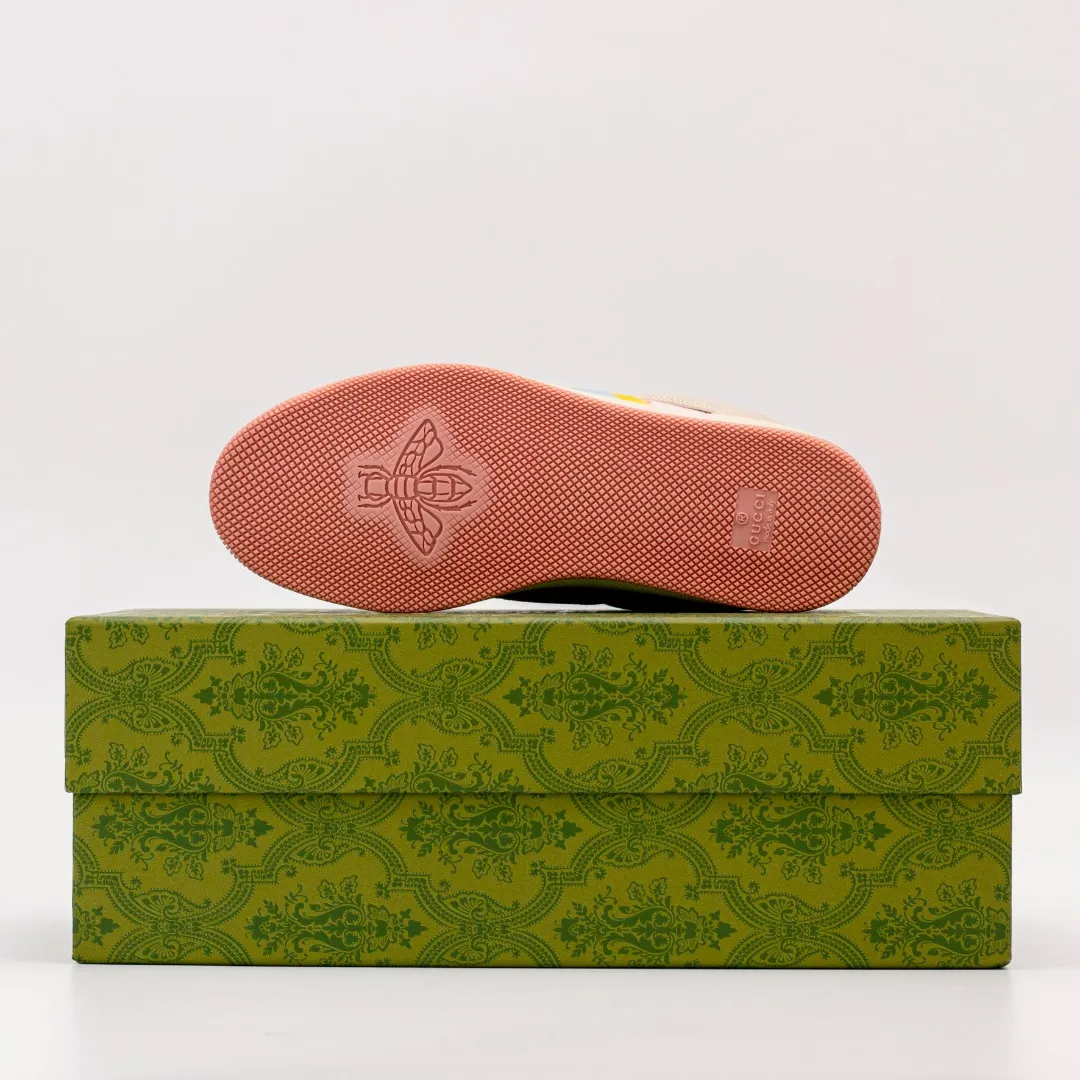 Factory price 580 [Higher version] GUCCI casual sports distressed small dirty shoes, polished cowhide fabric, hand-made distressed effect!  Original terry cloth, delicate, soft, comfortable and breathable. Privately molded steel-stamped two-color original TPU outsole (lower layer is wider, upper layer is narrower) to differentiate the wrong version of the outsole in the market. Fabric, material, outsole, detail comparison SIZE: 34-41, 38-45 regular size (women's 34, 41, men's 38, 45 customized, non-returnable and non-exchangeable) (women's colors and men's models need to be customized)
